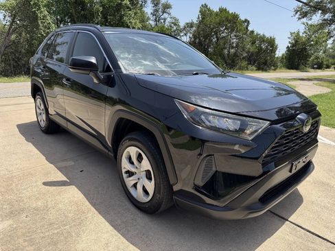 Used 2019 Toyota RAV4 LE FWD image 1