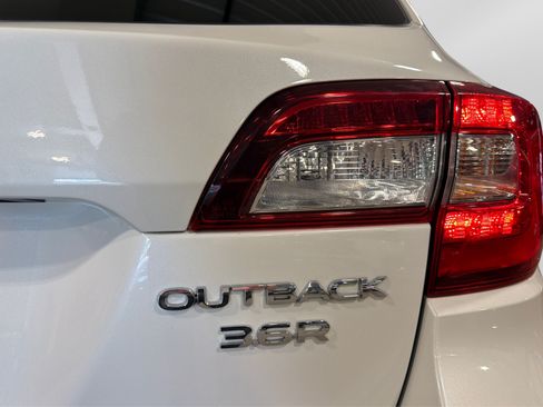 Used 2017 Subaru Outback 3.6R Limited AWD/4WD image 46