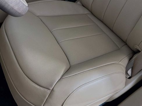 New 2026 Land Rover Range Rover Long Wheelbase SE image 21