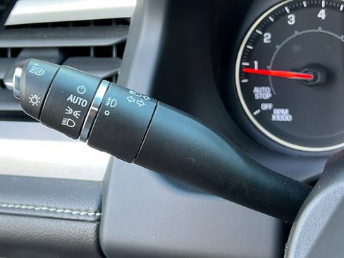 Used 2023 GMC Acadia SLT image 34