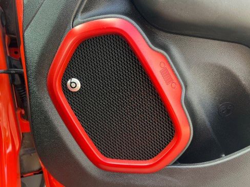 Used 2016 Jeep Renegade Trailhawk w/ Premium Trailhawk Package image 21