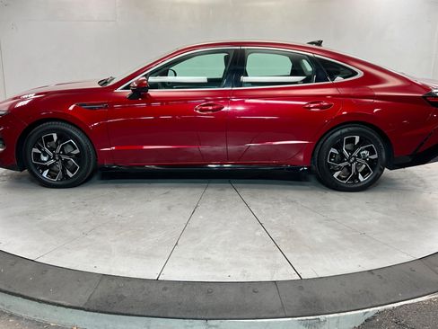 Used 2024 Hyundai Sonata SEL FWD image 2