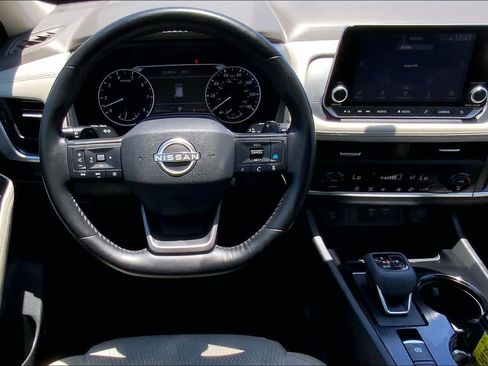 Used 2025 Nissan Rogue SV AWD/4WD image 6