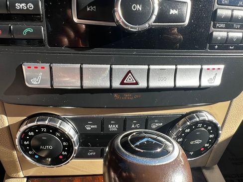 Used 2013 Mercedes-Benz C 300 4MATIC Sedan image 16