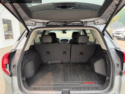 Used 2024 GMC Terrain Denali AWD/4WD image 9