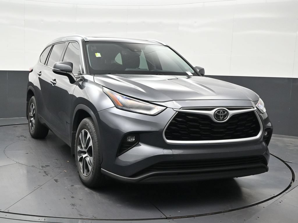 Used 2021 Toyota Highlander XLE AWD/4WD image 8