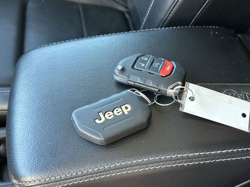 Used 2018 Jeep Wrangler Unlimited Sahara AWD/4WD image 26