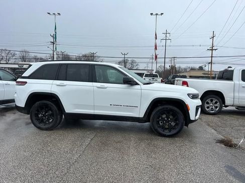 New 2026 Jeep Grand Cherokee 4WD image 2