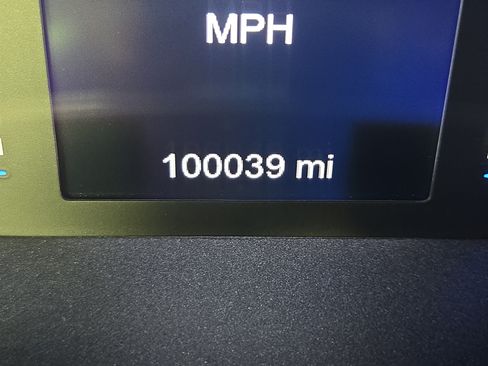 Used 2017 Chrysler Pacifica LX w/ Tire & Wheel Group FWD image 19
