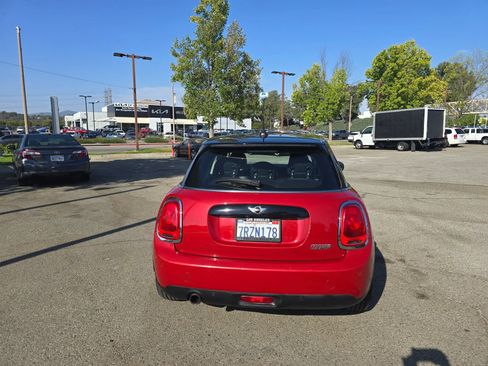 Used 2016 MINI Cooper 4-Door Hardtop FWD image 6