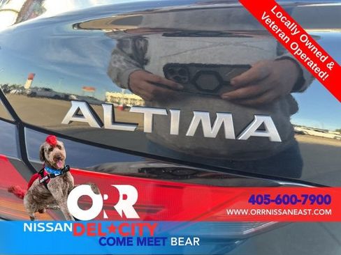 Used 2025 Nissan Altima 2.5 SL FWD image 12