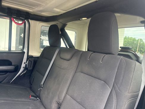 Used 2019 Jeep Wrangler Unlimited Sport S AWD/4WD image 5