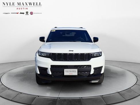 New 2025 Jeep Grand Cherokee L Altitude image 18