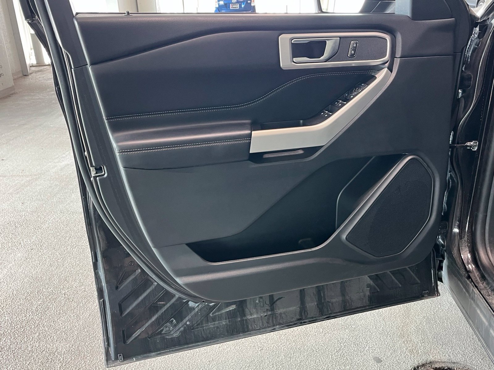 Used 2021 Ford Explorer XLT AWD/4WD image 16