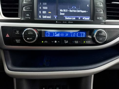 Used 2016 Toyota Highlander Limited AWD/4WD image 25