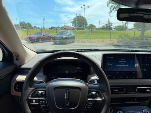 Used 2023 Lincoln Nautilus AWD image 19