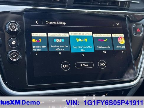 Certified 2023 Chevrolet Bolt EUV LT w/ Comfort Package FWD image 34