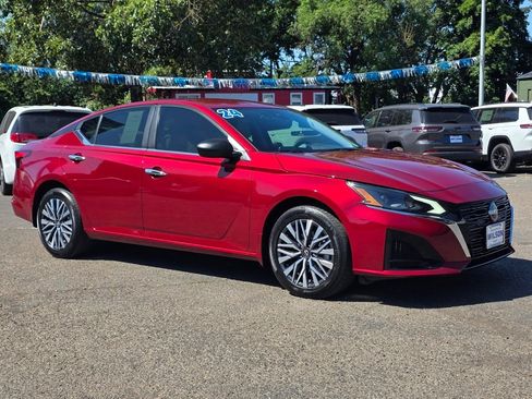 Used 2024 Nissan Altima 2.5 SV image 30