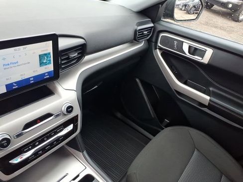 Used 2024 Ford Explorer XLT image 24