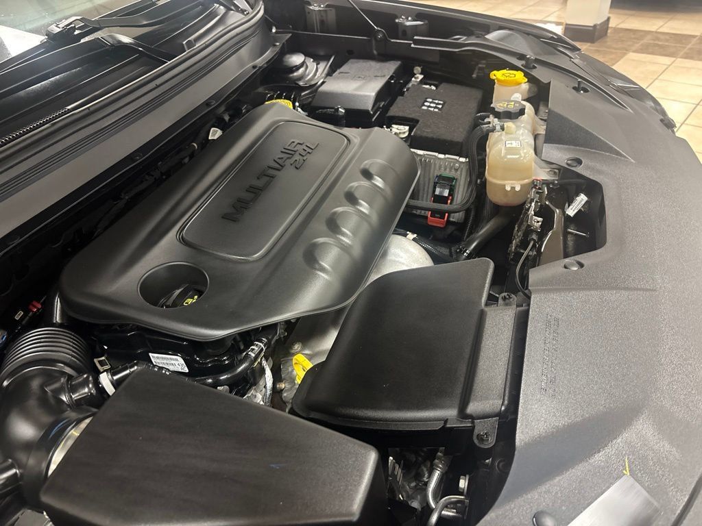 Used 2019 Jeep Cherokee Latitude Plus w/ Cold Weather Group AWD/4WD image 40