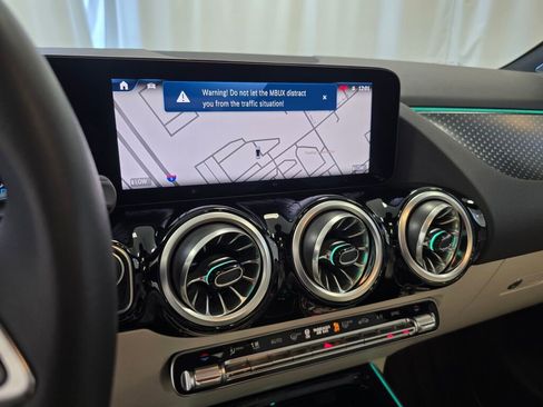 Used 2025 Mercedes-Benz GLA 250 4MATIC image 16