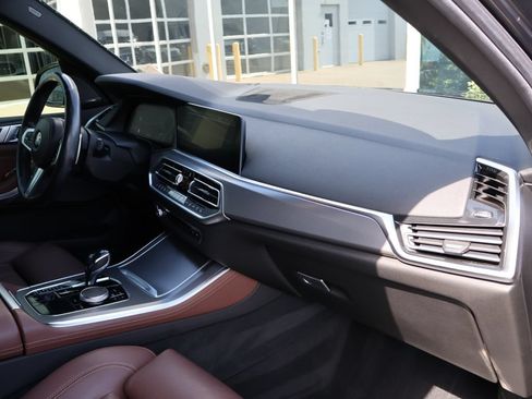 Used 2019 BMW X5 xDrive40i w/ M Sport Package AWD/4WD image 11