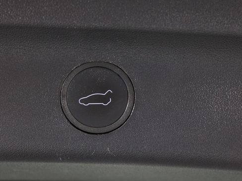 Used 2024 Tesla Model Y Long Range AWD/4WD image 18