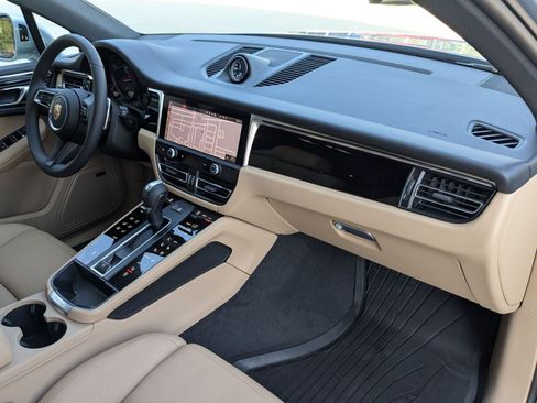 Certified 2026 Porsche Macan AWD/4WD image 26