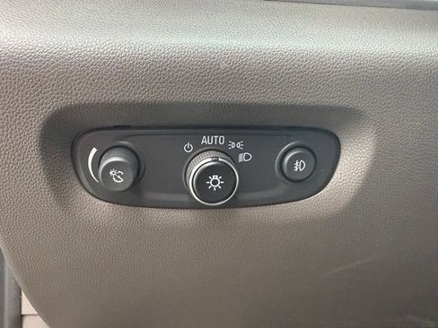Used 2021 Chevrolet Traverse LT FWD image 24