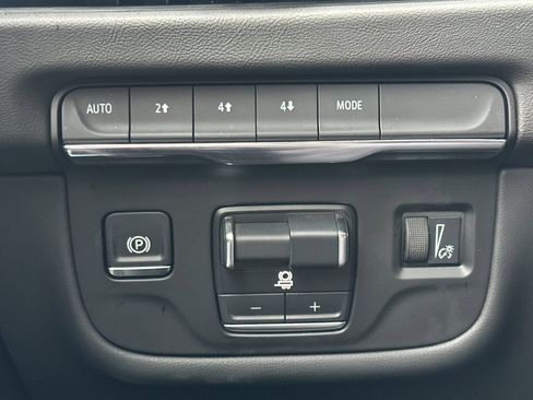 Certified 2025 Cadillac Escalade Premium Luxury image 42