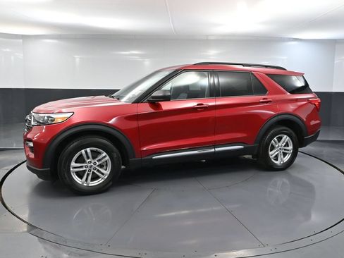 Used 2023 Ford Explorer XLT w/ Equipment Group 202A AWD/4WD image 11