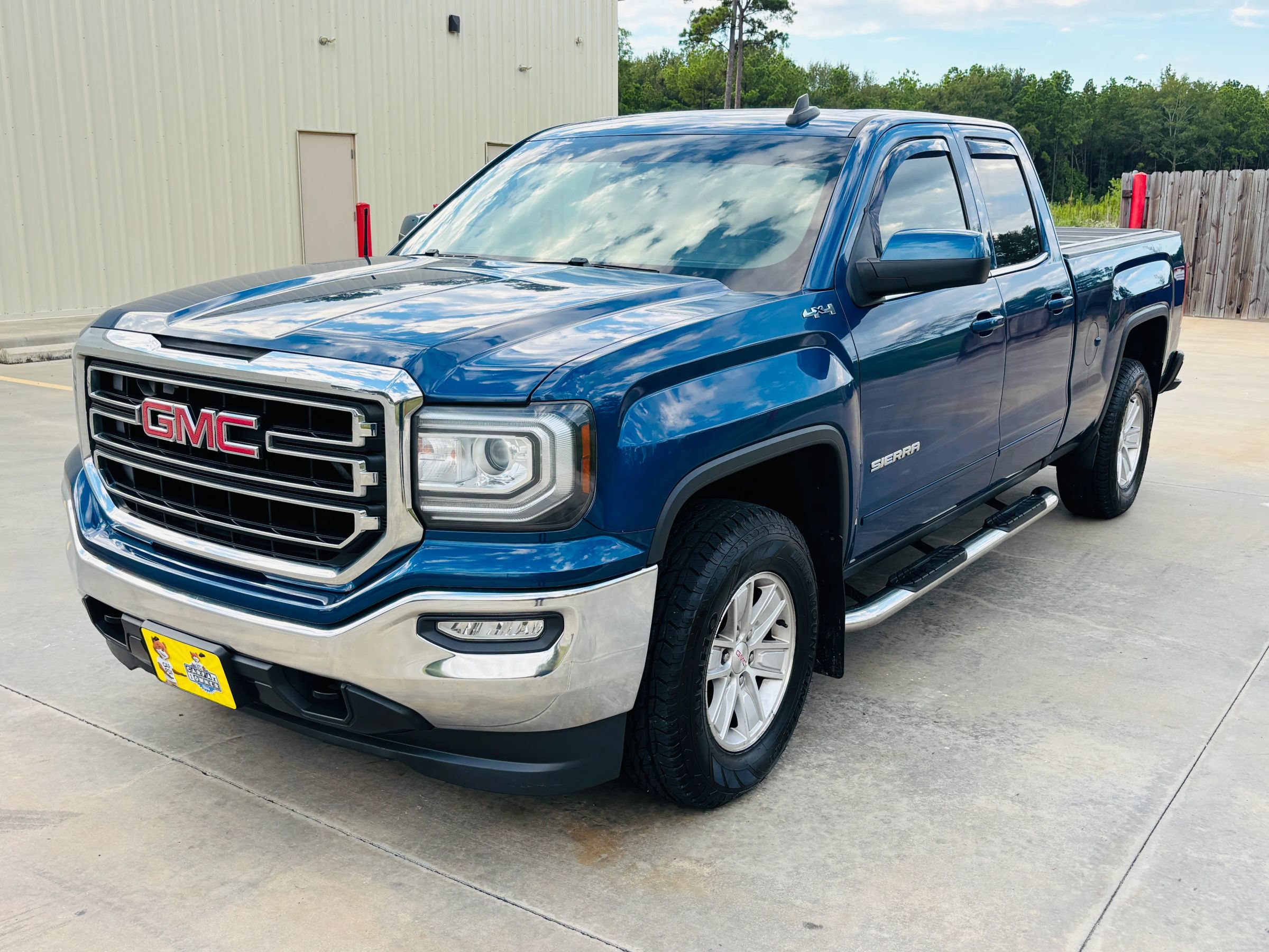 Used 2016 GMC Sierra 1500 SLE w/ SLE Value Package AWD/4WD image 1