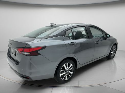 Used 2025 Nissan Versa SV FWD image 5