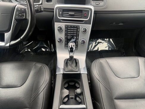 Used 2018 Volvo V60 T5 Dynamic w/ Vision Package image 28