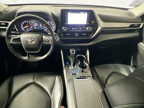 Used 2022 Toyota Highlander XLE image 30