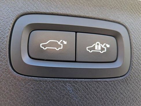 Used 2021 Volvo XC90 T8 Inscription w/ Advanced Package AWD/4WD image 8