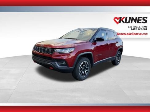 Used 2025 Jeep Compass Trailhawk image 12