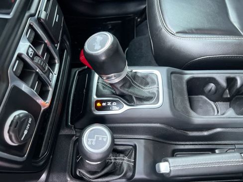 Used 2020 Jeep Wrangler Unlimited Sahara w/ Uconnect 4C Nav & Sound Group AWD/4WD image 20