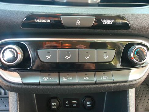 Used 2019 Hyundai Elantra GT FWD image 19