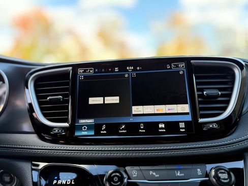 New 2026 Chrysler Pacifica Select image 7