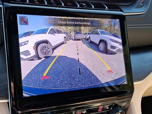 New 2025 Jeep Grand Cherokee Limited image 13