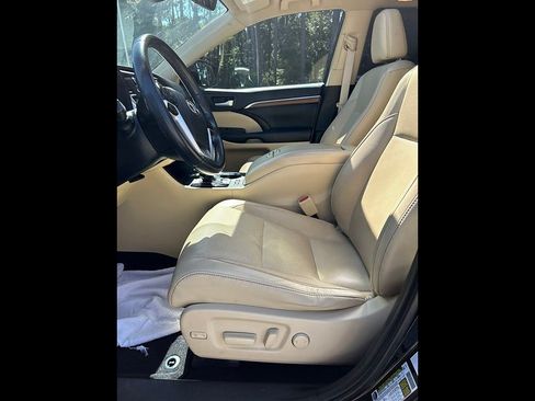 Used 2019 Toyota Highlander Limited FWD image 8