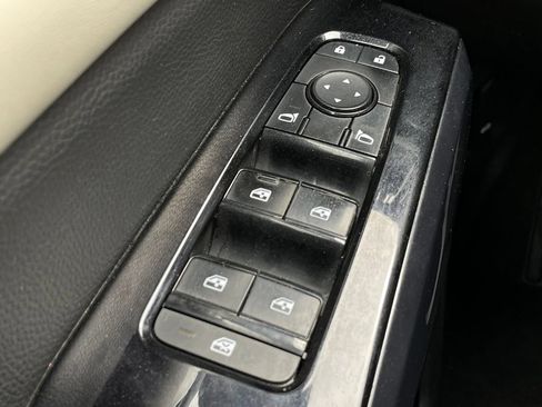Used 2022 Nissan Pathfinder SV AWD/4WD image 12