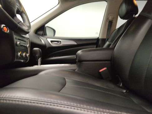 Used 2020 Nissan Pathfinder SL FWD image 17