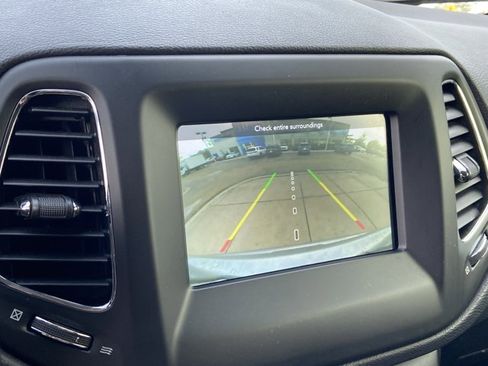 Used 2019 Jeep Compass Latitude FWD image 28