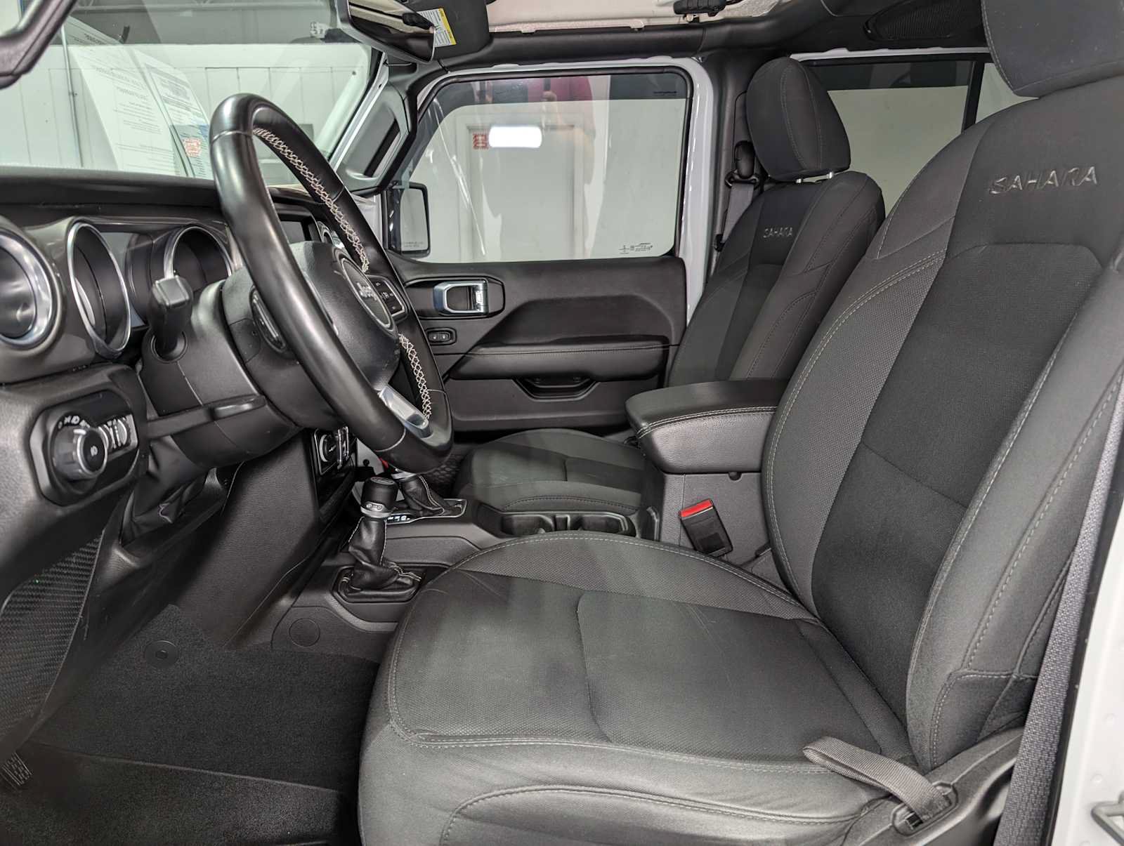 Used 2022 Jeep Wrangler Unlimited Sahara AWD/4WD image 4