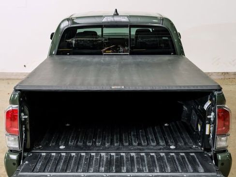 Used 2022 Toyota Tacoma TRD Sport w/ TRD Premium Sport Package AWD/4WD image 33