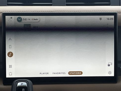 New 2025 Land Rover Defender 90 V8 image 23