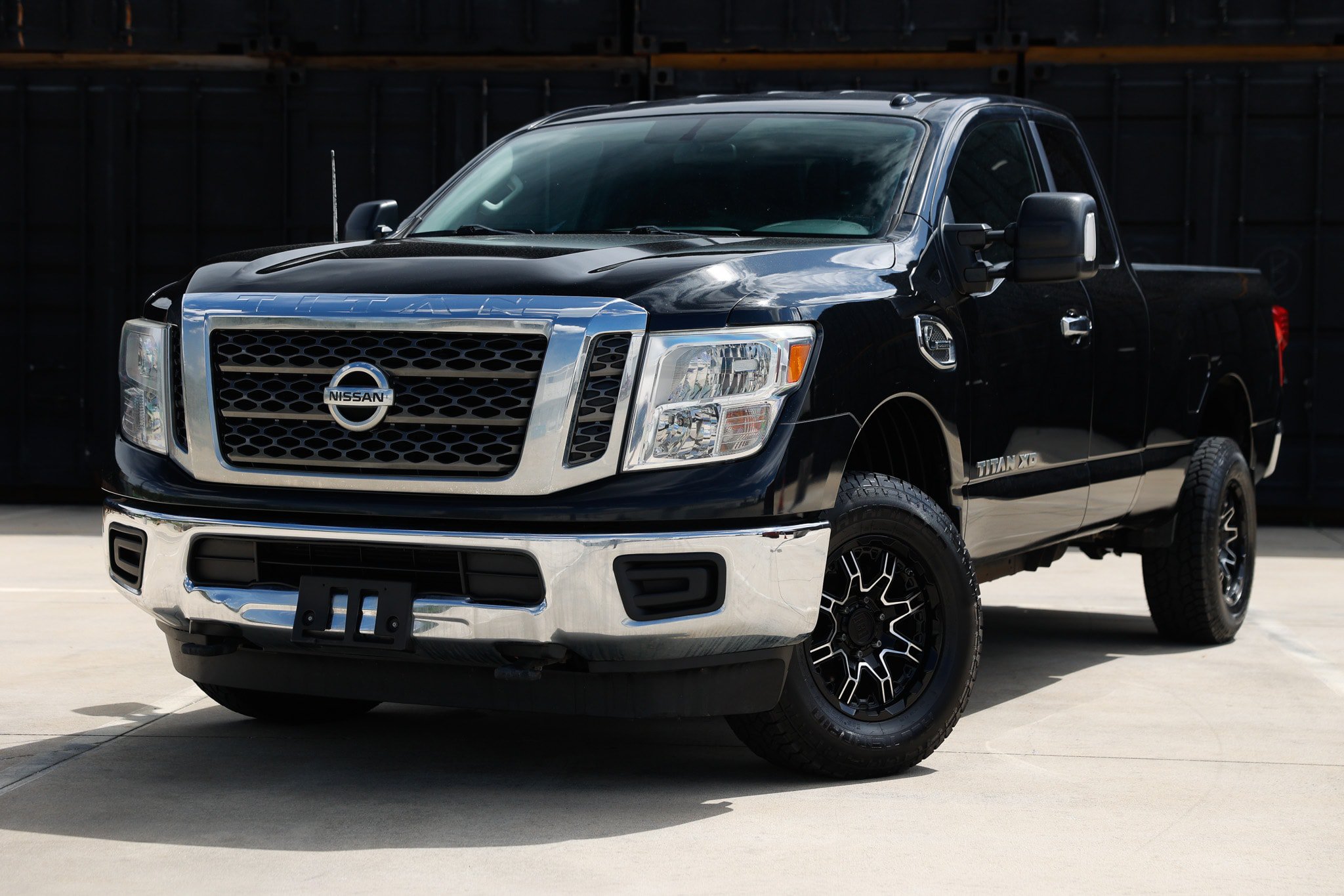 Used 2017 Nissan Titan SV AWD/4WD image 1