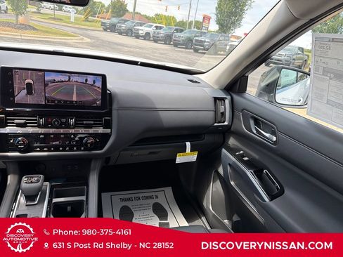 New 2026 Nissan Pathfinder SL FWD image 32